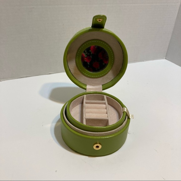 Adorable Green Small Round Jewelry Box! - Picture 6 of 10